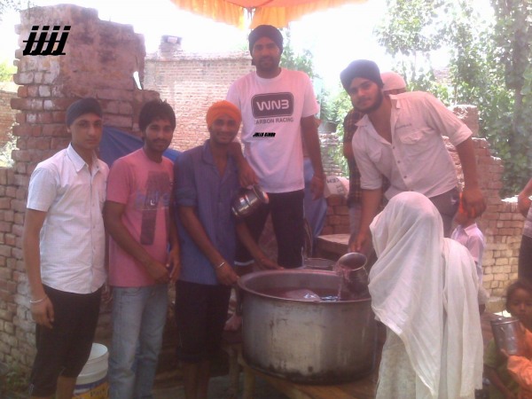 Jelly Singh Doing Sewa