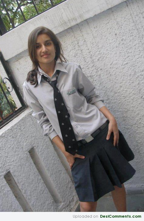 Desi School Girl - DesiComments.com