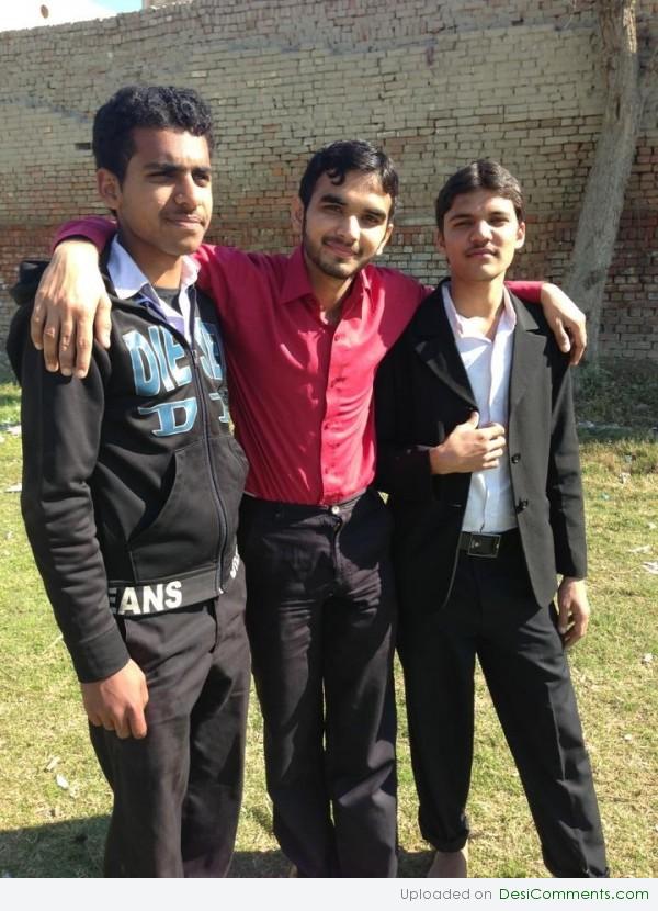 Malik nomi with friends