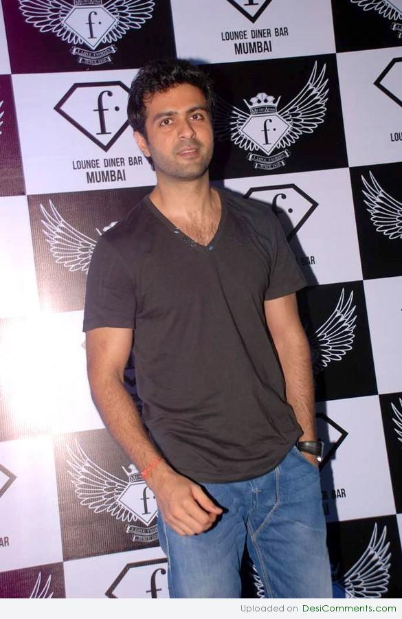 Harman Baweja Looking Simple - DesiComments.com