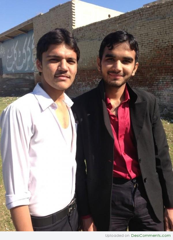 Malik nomi with his friend