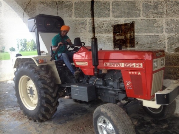 Tractor – Red Horse