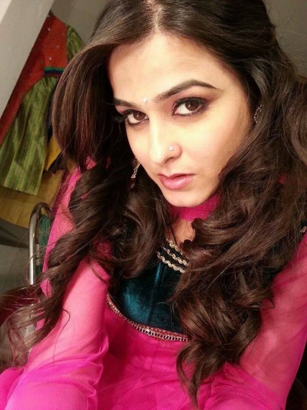 Anshu Sawhney In Pink Suit