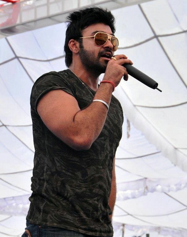 Arya Babbar On The Stage