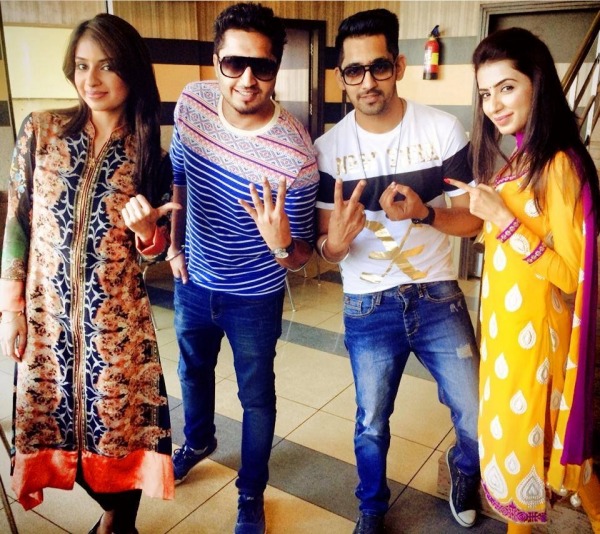 Babbal Rai With Star Cast Of Mr & Mrs 420