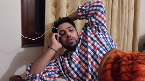 Badshah On Phone