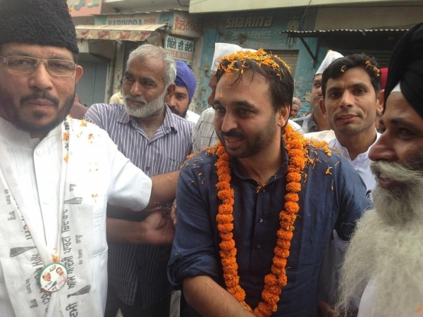 Bhagwant Mann In Middle