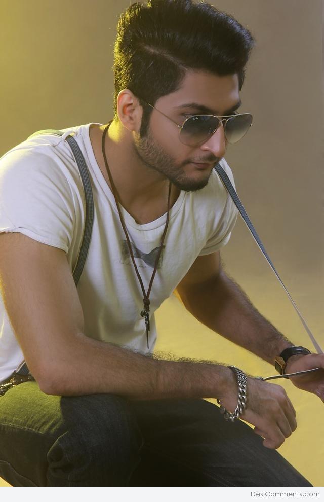 Bilal Saeed Looking Cool In White T – Shirt 