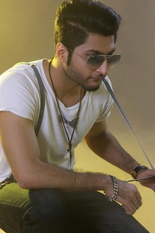 Bilal Saeed Looking Cool In White T – Shirt