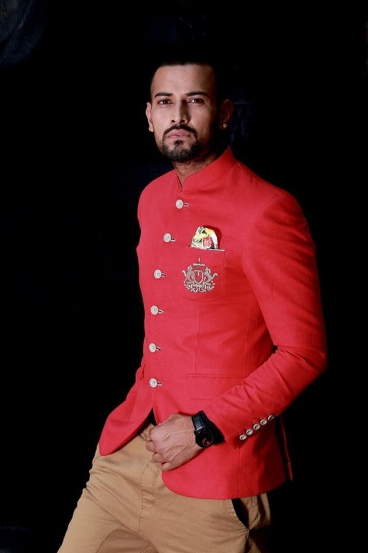 Garry Sandhu Looking Smart In This Dress