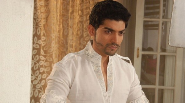 Gurmeet Chaudhary In White Clothes