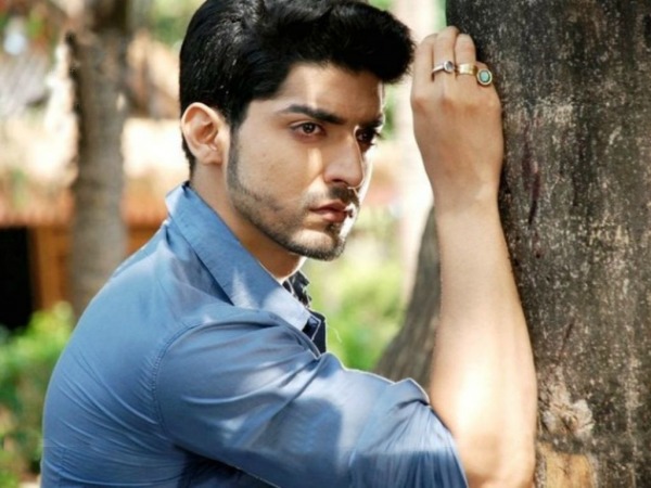 Gurmeet Chaudhary Side Pose