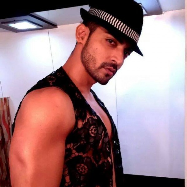 Gurmeet Chaudhary Wearing Hat