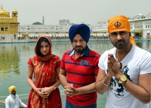 Gurpreet Ghuggi At Golden Temple