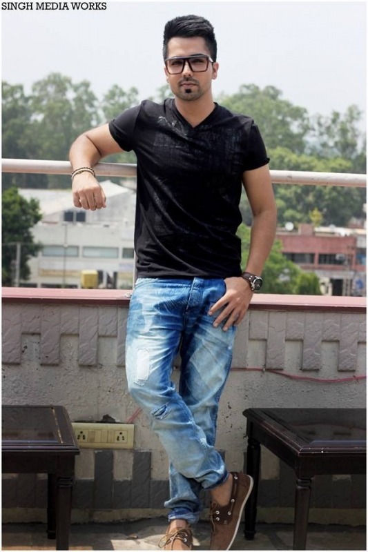 Hardy Sandhu In Black T – Shirt