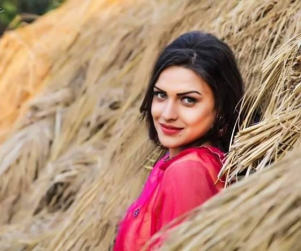 Fabulous Himanshi Khurana