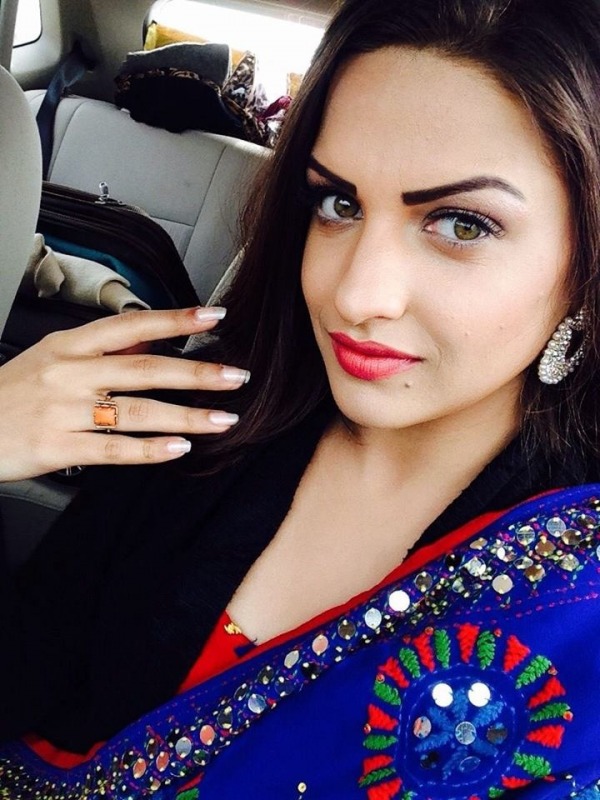 Gorgeous Himanshi Khurana Image