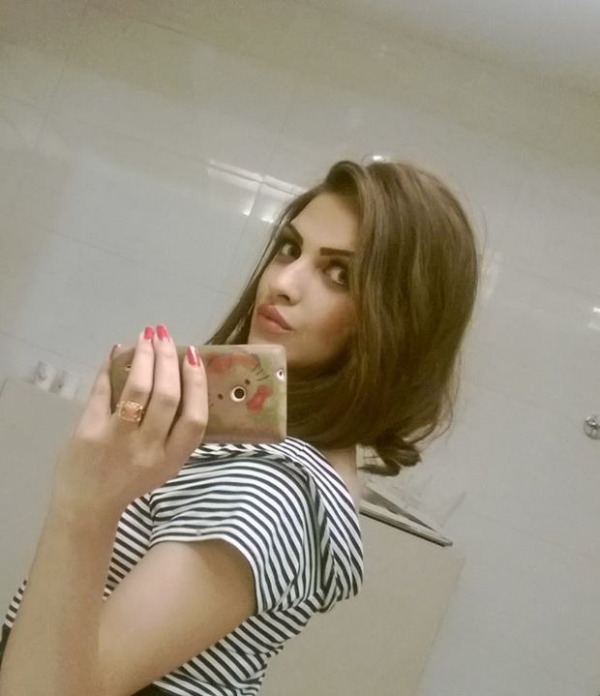 Himanshi Khurana Selfie