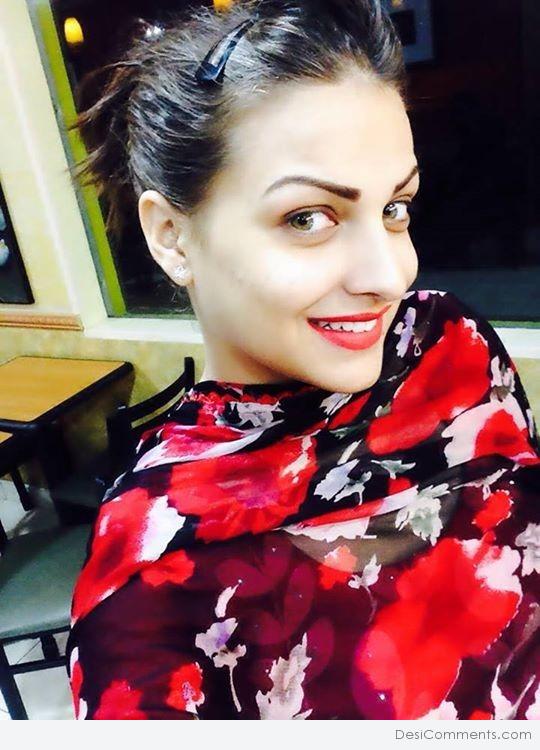 Himanshi Khurana Pictures Images