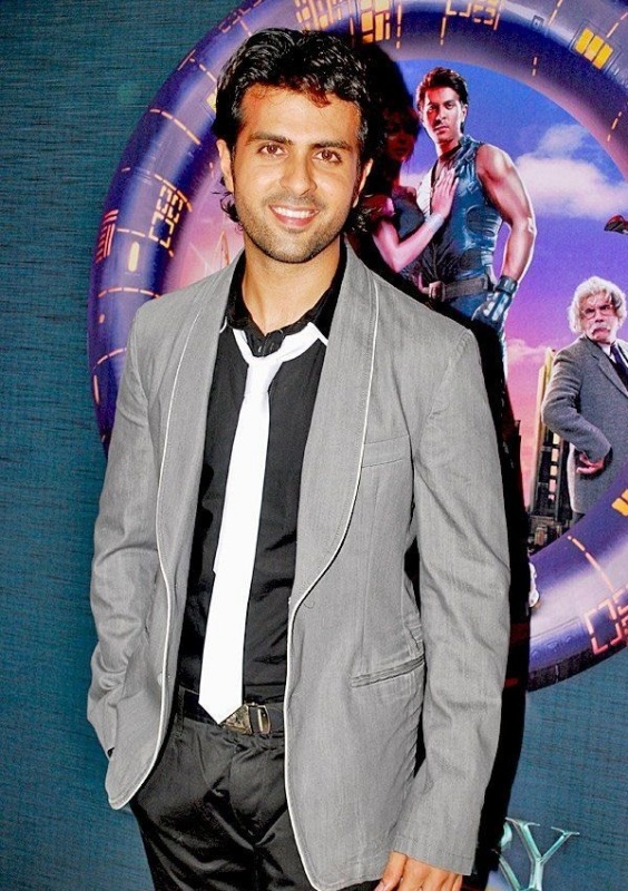 Harman Baweja In Grey Coat