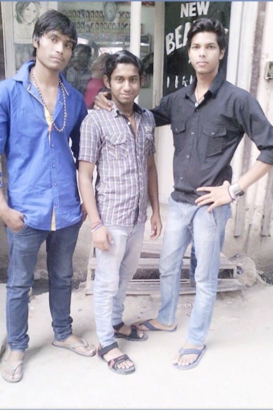 Vicky Sahani With His Friends