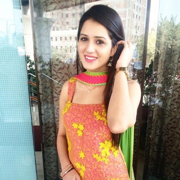 Isha Rikhi In Punjabi Suit