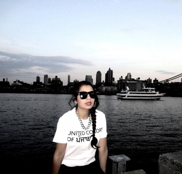 Jasmine Sandlas In White T-Shirt