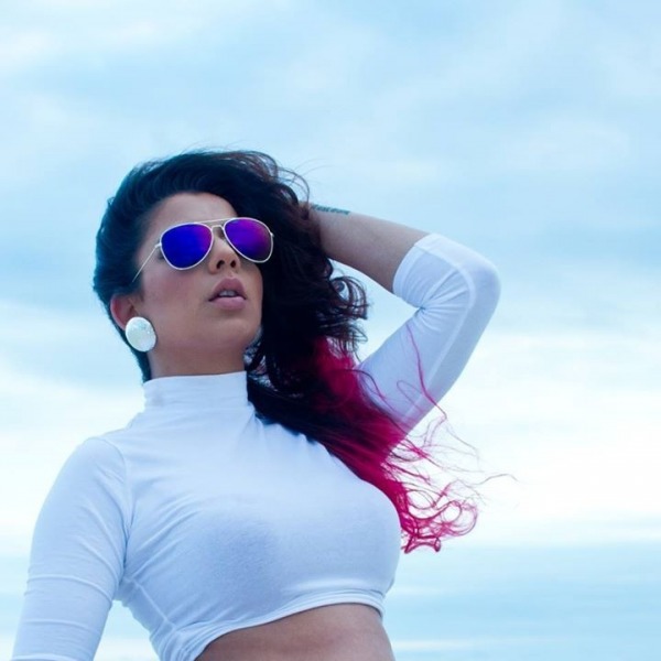 Jasmine Sandlas Looking Good In White