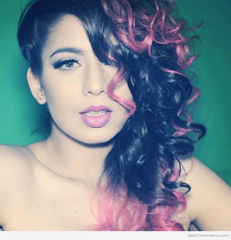 Jasmine Sandlas Looking Sexy. 