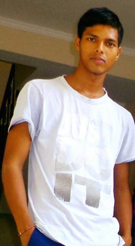 Vicky Singh Wearing White T-Shirt