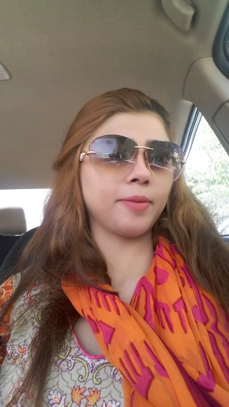 Farah Sonia Khan Looking Nice