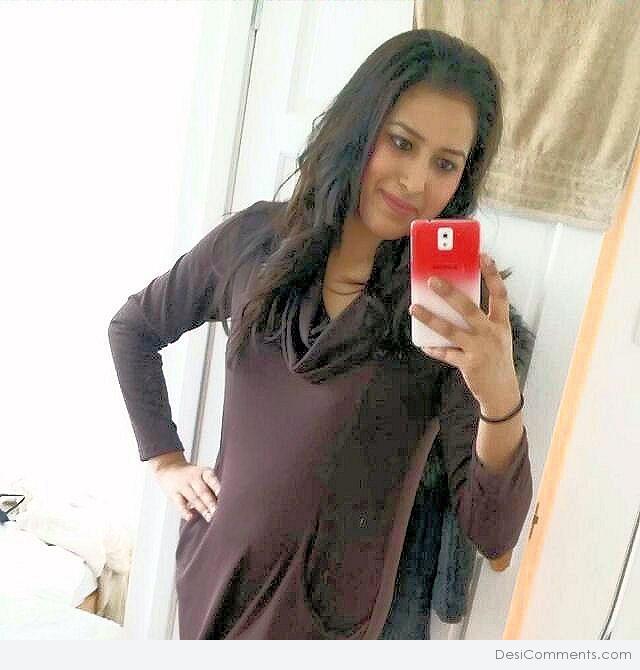 Selfie Of Desi Girl - DesiComments.com