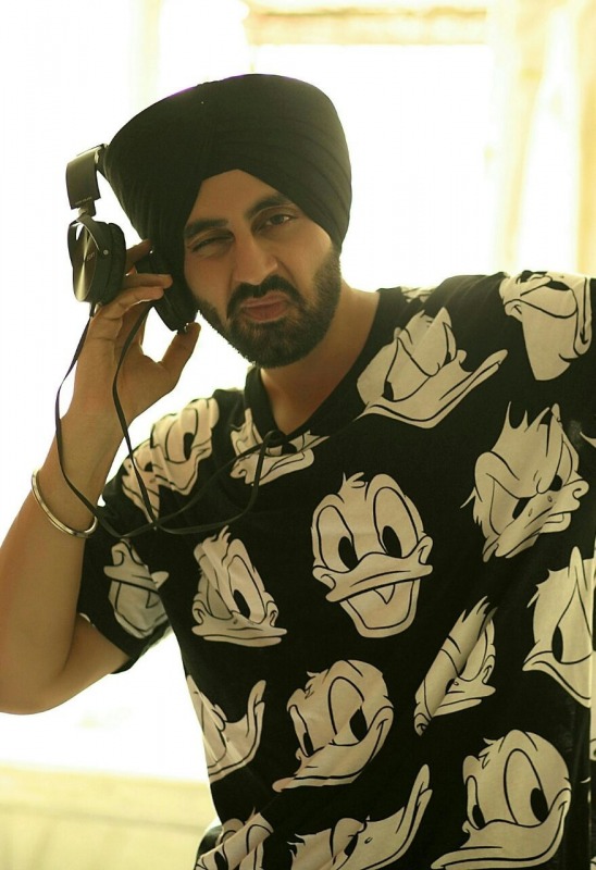 Simarjeet Nagra Lookig Smart