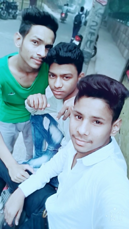 Sameer Khan With His Friends