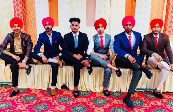 Pic Of Jashan Rai With His Friends