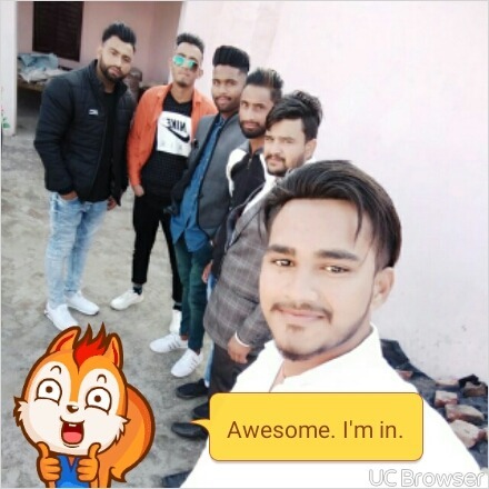 Hemu Saupuria Taking Selfie With His Friends
