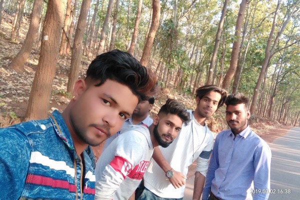 Ransh Bharti With His Friends