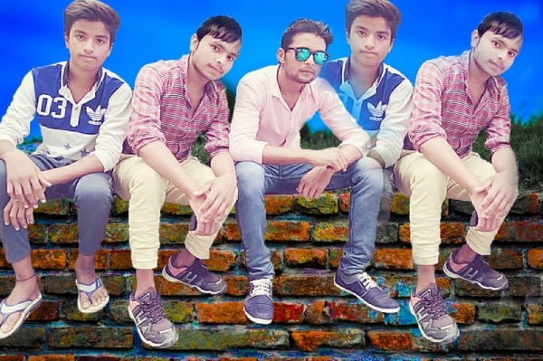 Jasheen Khan With His Friends