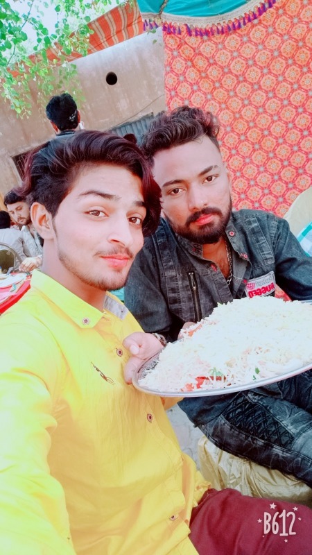 R J Rana Hanif Taking Selfie With His Friend