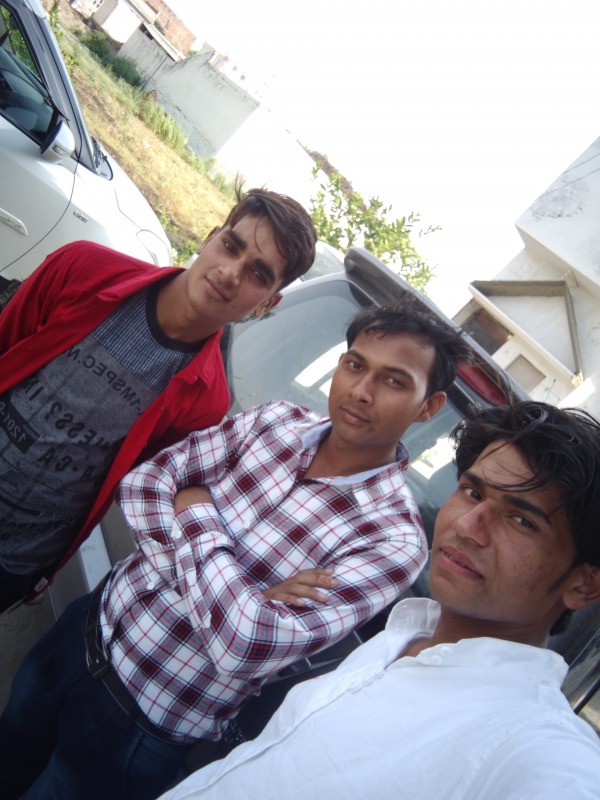 Images Of Muntazir With His Friends