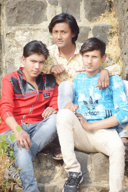 Javed Shah Khajrana With His Friends