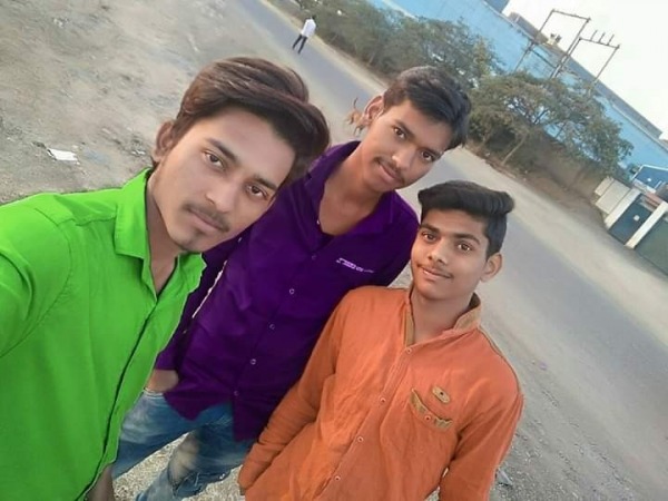 Prankstar Dheeraj Taking Selfie With His Friends