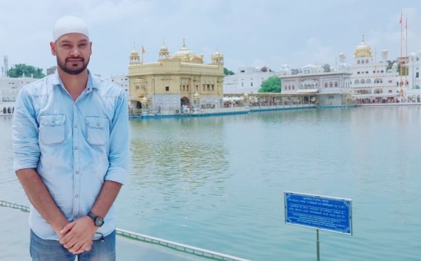 Vikki Surkhab At Golden Temple