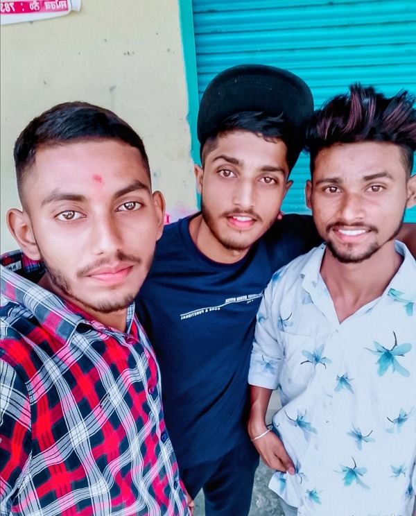 Sourav Ranipuriya With His Friends