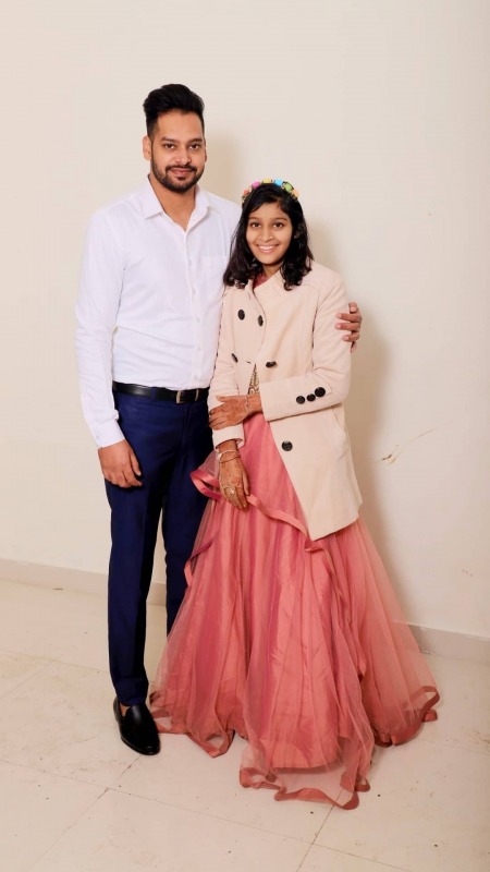 Vikki Surkhab With His Niece