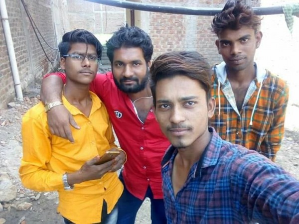 Prankstar Dheeraj Taking Selfie With His Friends