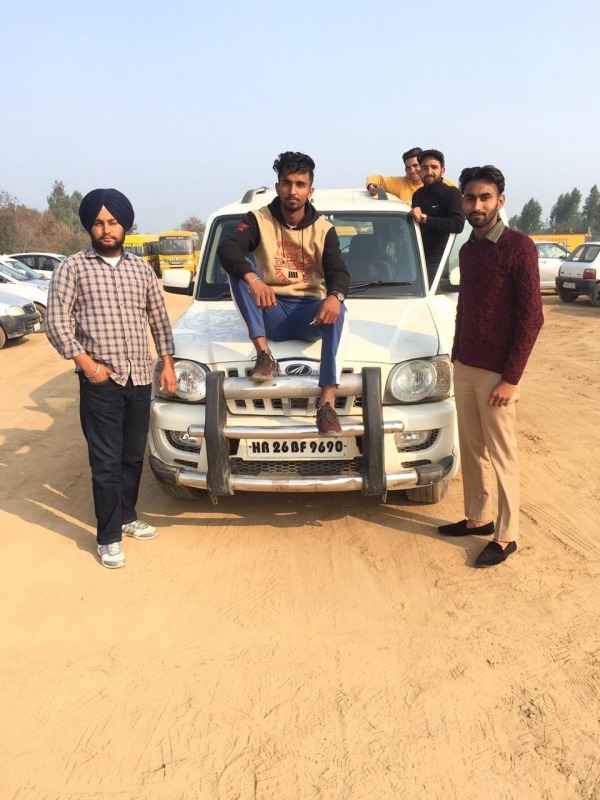 Arshu Dandiwal With His Friends