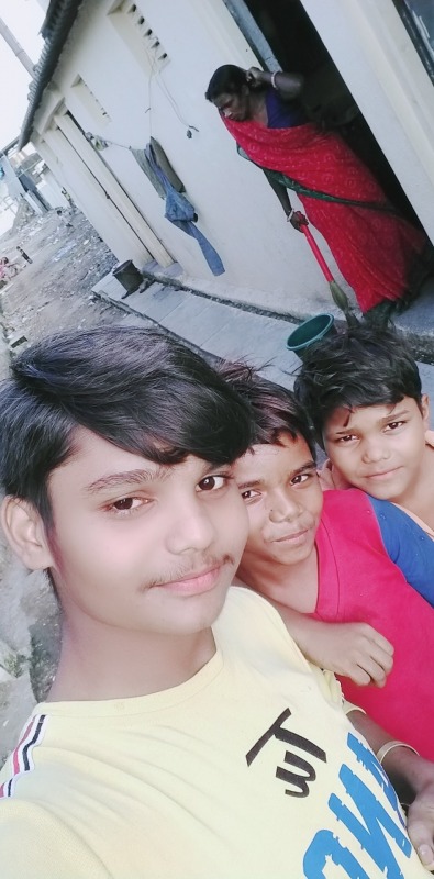 Rohit Gautam Jagdishpur Taking Selfie With Kids