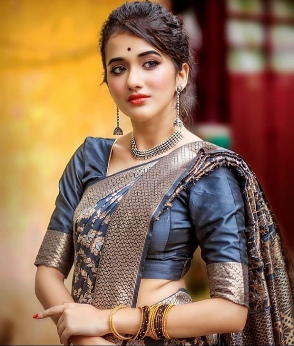 Desi Girl in Saree