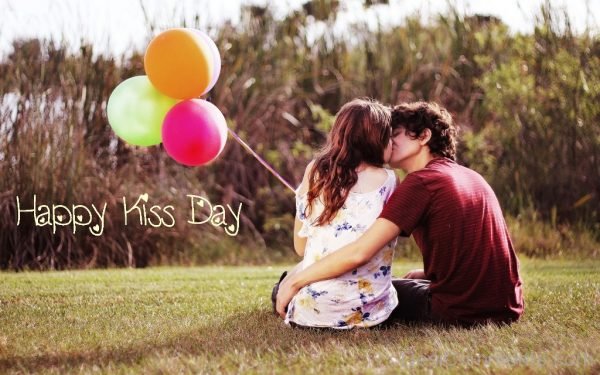 Happy kiss Day Cute Pic